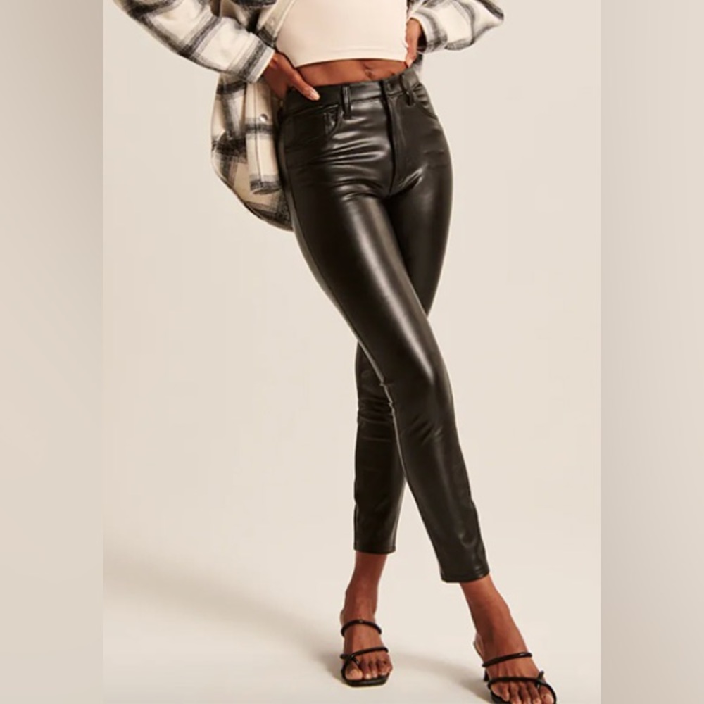 NWT Abercrombie & Fitch Ultra Skinny High Rise Vegan Leather Pants Small Short - Picture 1 of 7